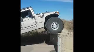 hummer h1 climbs vertically