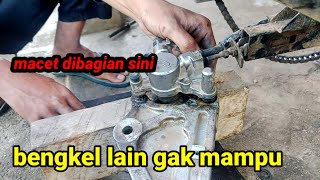 cara melepas panel rem cakram yang macet