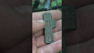 Очень старый крест Находка в лесу #shorts #другаяжизнь #metaldetecting #старыйкрест #находкавлесу