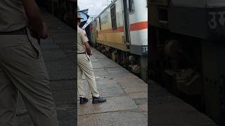 Gondia Barauni Express Arrival on pendra road railway station | 15232#shortsfeed #viral#train#shorts