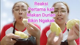 Mama Mertua Hong Kong Ketawa Ngakak Melihat Tingkah Menantunya Makan Durian Sambil Manyun Keenakan