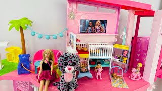 Barbie evine sahipsiz bir kedi girdi bebeklerin sütünü içti