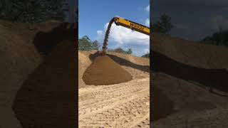 Stockpiling Sand #screener #sand #constructionequipment #crusher #excavator