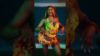 Idia Essien dance Burnaboy Tshwalabam remix Femi Kuti Beng Beng Beng - by Creativeidol