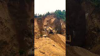 "Extreme Excavator Action: Conquering a Treacherous Mud Mountain!" #shorts #excavator