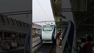 #indianrailways #VandeBharatExpress#trending #howrahrailwaystation #bullettrain#youtubeshorts