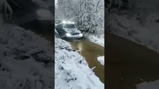 jeep grand cherokee xj  goes through snow and water#offroad #grandcherokee