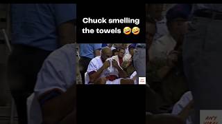 Charles Barkley smelling his jacket and the towels 🤣🤣 #charlesbarkley #nbaontnt #shorts