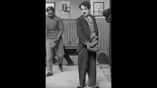 Charlot aprendiendo a boxear - Sketch realizado con una escena cómica de Charles Chaplin