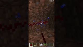 Minecraft: How to make a single piston door in Minecraft #shorts