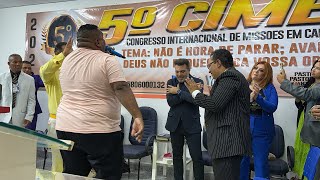 CANTOR DIZ QUE PASTOR MARCO FELICIANO NÃO PODE PARAR ATRAVÉS DO CORINHO