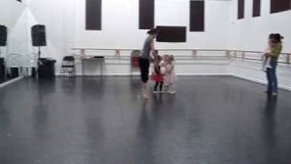 Giully na aula de ballet & Tap Dance