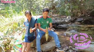 con unos ricos elotes 🌽🌽  fuí con mi hijo a ver nuestra parcela en el río