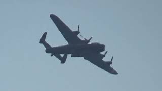 Britse Lancaster boven Ginkelse Heide en vertrek Koning Willem Alexander