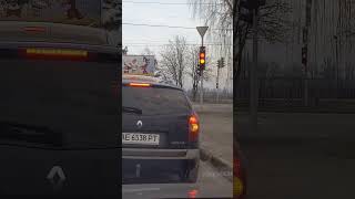 поворот налево с правого ряда это законно вообще?