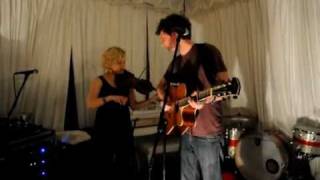 Sam Amidon and Olof Arnolds "Walking On Sunshine" (Katrina & The Waves cover)