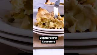 😍 #Vegan Pot Pie Casserole: https://www.plantpowercouple.com/recipes/vegan-pot-pie-casserole/