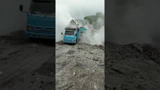 Proses Pengisian Pasir di Kaki Gunung Merapi