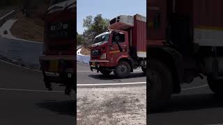 Eicher truck make smooth Uturn in ghat road #drivingskills #lorrys #trucklover #ghatdriving