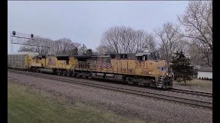 03/12/2021 UP 5831, UP 3823 Autorack EB meets UP 6469, UP 6343 mid , UP 6778 rear with hoppers/coal