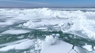 Spectacular 'iceberg' view in #Xinjiang's Ulungur Lake