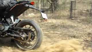 Different Ways of Ending a Dust Cleaning Life: KTM Duke 200 -The King of the Jungle!