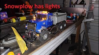 Snowplow has lights