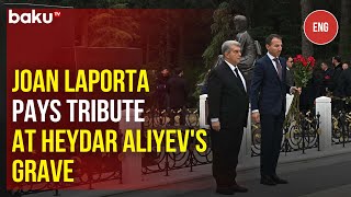 Joan Laporta laid flowers at the tomb of national leader, Heydar Aliyev, at the Alley of Honor