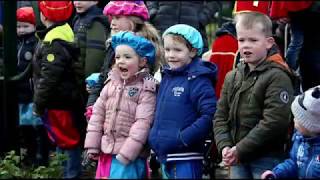 Sinterklaas komt met de boot aan