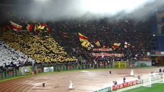 Roma - Shakhtar Donetsk cl 2010/2011 ultras Roma - coreografia e tifo curva sud e nord in azione