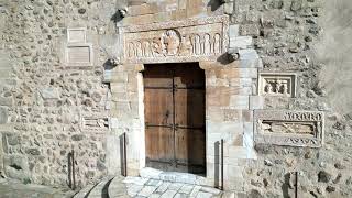 La Porte et le Linteau de l'Abbaye St Génis des Fontaines