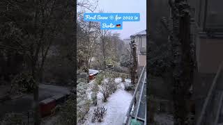 First Snow for 2022 in Berlin - Winter Is Here - snowfall