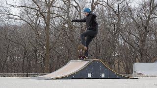 Skateboarding and a lil bit of music :)