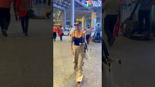 Poonam Pandey's FUN banter with paps at the airport #shorts #poonampandey #spotted