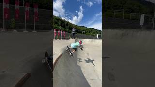 Саша учится катать в боуле🔥🏄‍♂️ #скейтшкола #skateboarding #скейтпарк #скейт