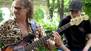 Upbeat beautiful jam in Volkspark Friedrichshain - Violin, Guitar, Bass and Percussion