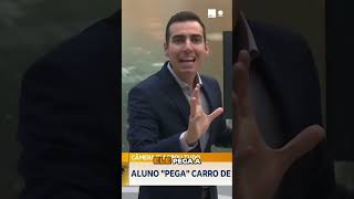 Aluno 'pega' carro da professora e provoca acidente; câmera flagrou o caso