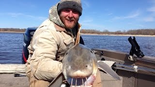 Rainy River Sturgeon Fishing - Spring 2014