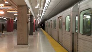 Toronto HD - Museum Subway Station