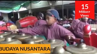 Skill anak kecil main Gamelan  Jawa