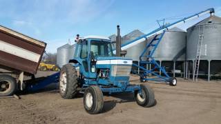 Ford TW15 unloading beans