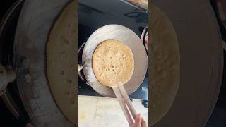 Roti kamane baale ki ijjat jarur kare #roti #ytshorts #food