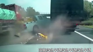 Idiots Driving, China Edition - 231109-10