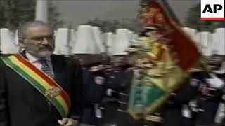 Desfile Militar durante el gobierno de Carlos Mesa (2003).