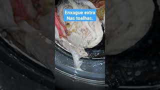 Por que usar enxague extra ao lavar toalhas?