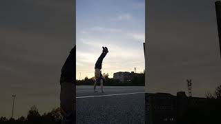 nach links im Handstand gehen - #handstandwalking #handstand #parkour