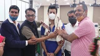 Music Director Salim Merchant and yogesh Lakhani visit Dialysis Center & 7 script lounge Kandivli W