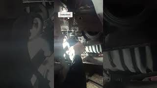 Camry 2006 down side mount change #automobile #mechanic #automechanic #camrymountchang