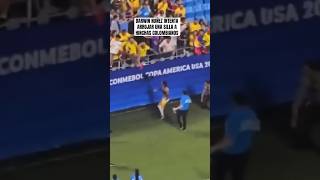 Darwin Nuñez 🇺🇾 intentó tirar una silla para agredir a los hinchas colombianos 🇨🇴