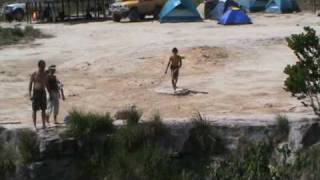 el nary lanzandose de lo mas alto en la piscina en la gran sabana 2009